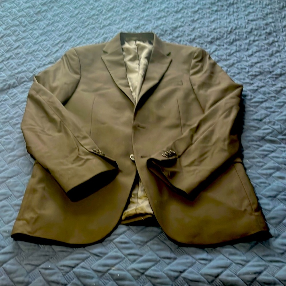 Men’s suit.  Like new condition